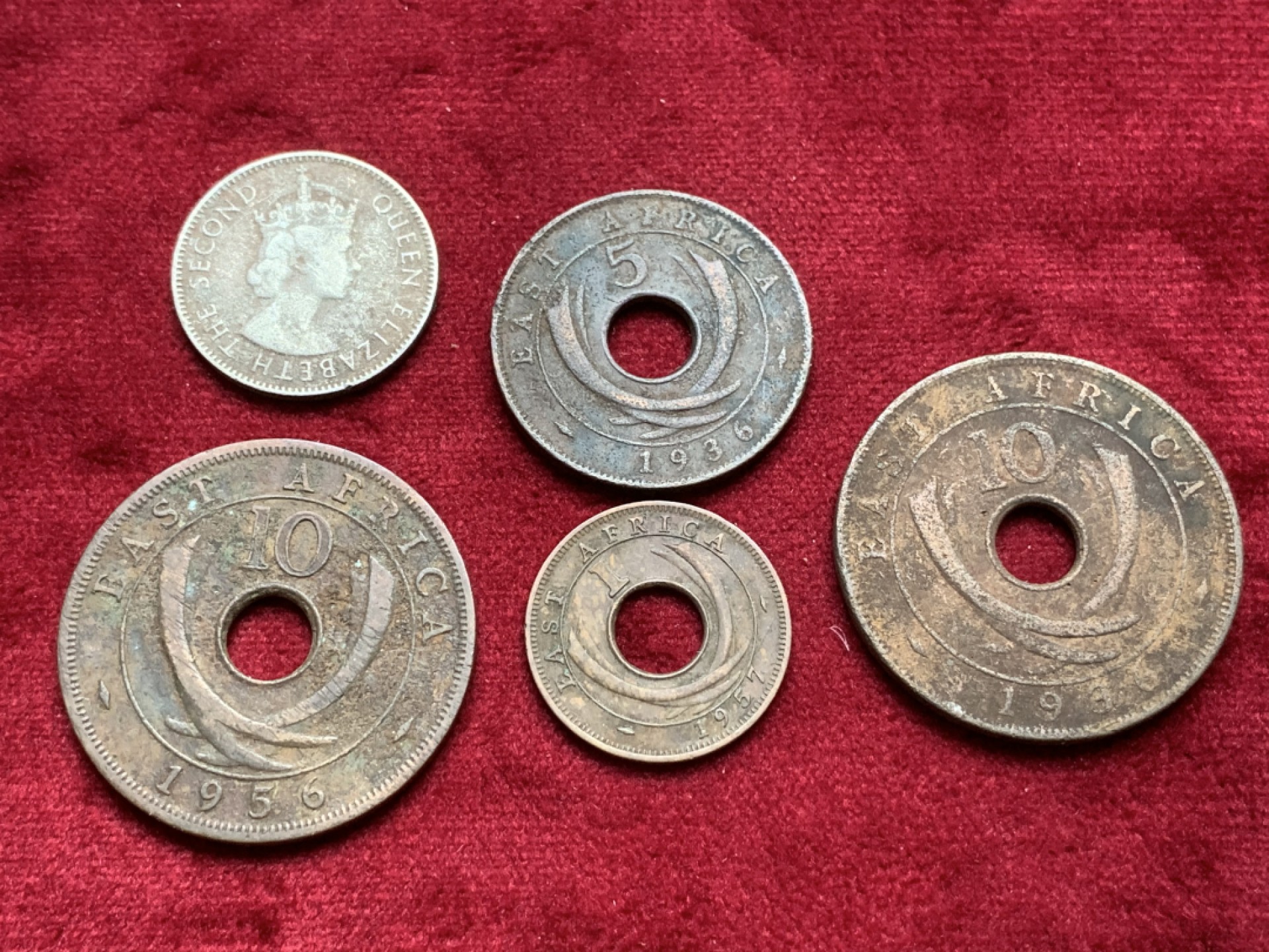 《竞宝斋》第91场-本周日，周一2场连拍（全场不限金额包邮） 5枚一起  英属 东非 爱七2枚，伊丽莎白3枚 