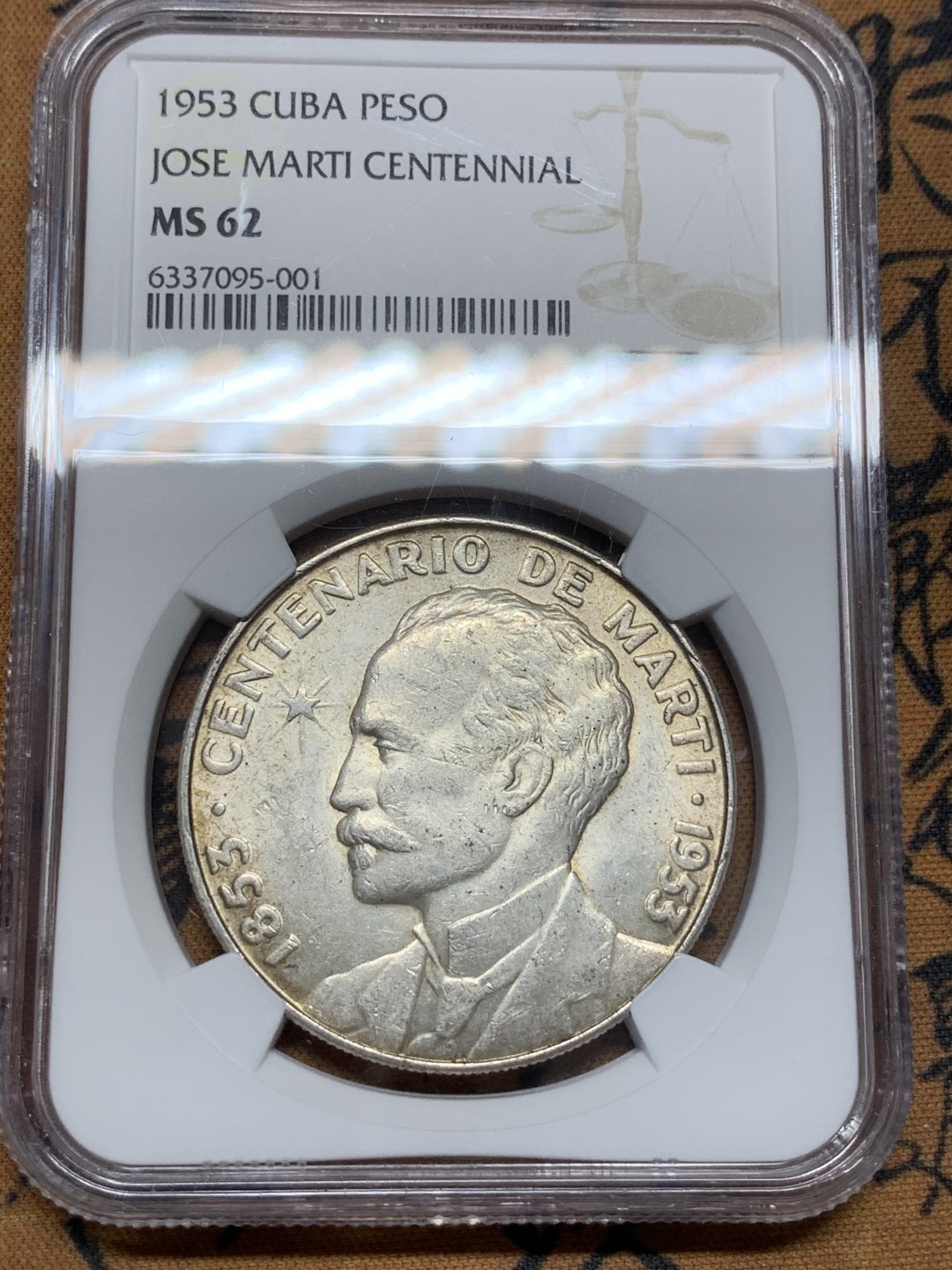 《竞宝斋》第91场-本周日，周一2场连拍（全场不限金额包邮） NGC-MS62 古巴1953年 何塞马丁百年纪念 1比索大银币 这币一般都是满脸麻子 能出分不容易