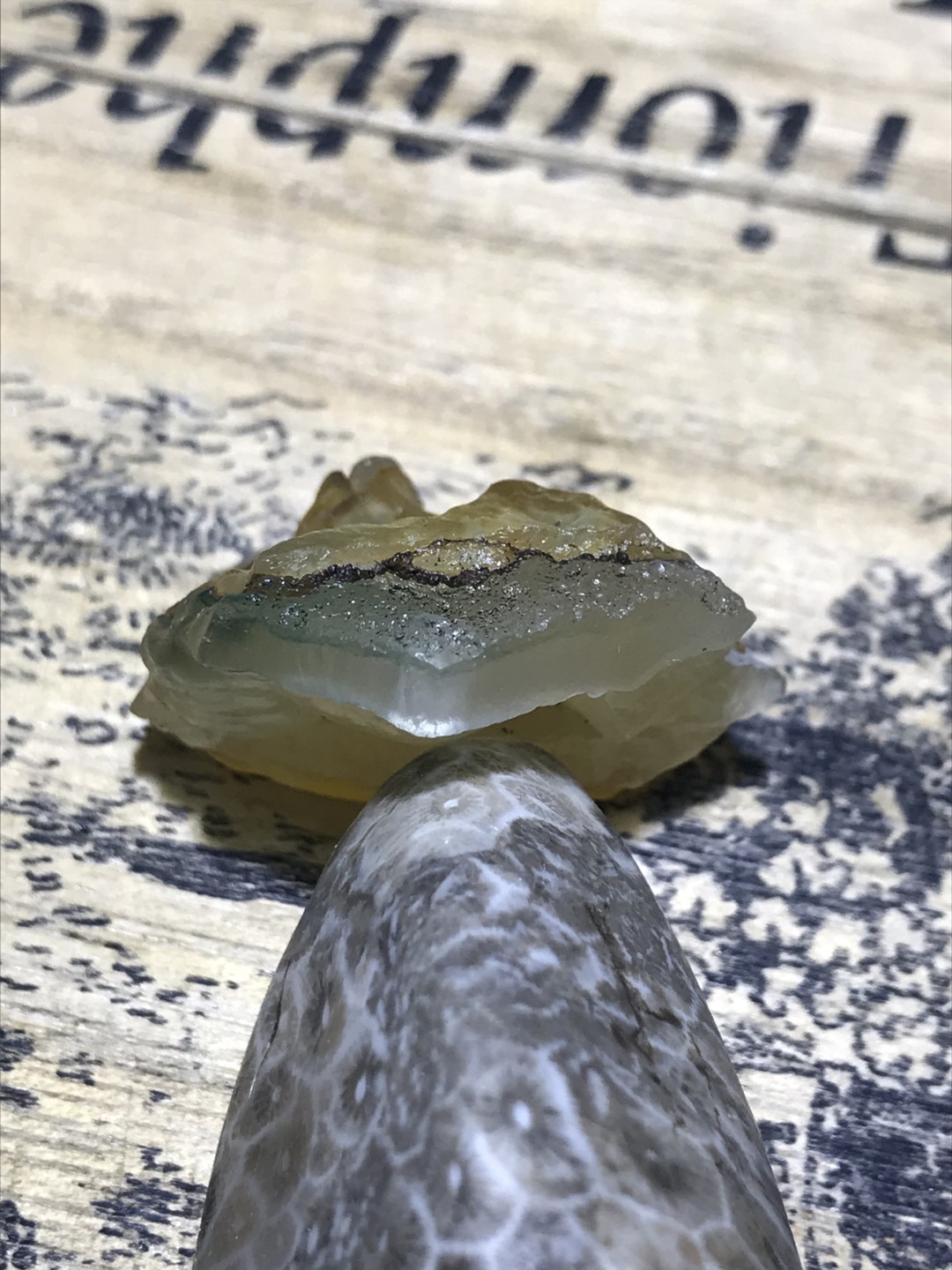 天然戈壁阿拉善玛瑙原石吊坠一颗！