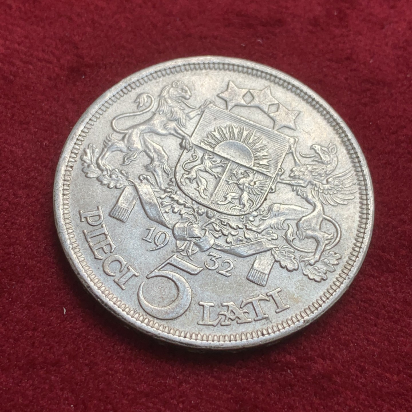 《竞宝斋》第91场-本周日，周一2场连拍（全场不限金额包邮） 拉脱维亚 1932年 5拉特 民族少女银币 好品相 底板已经出彩 可评级