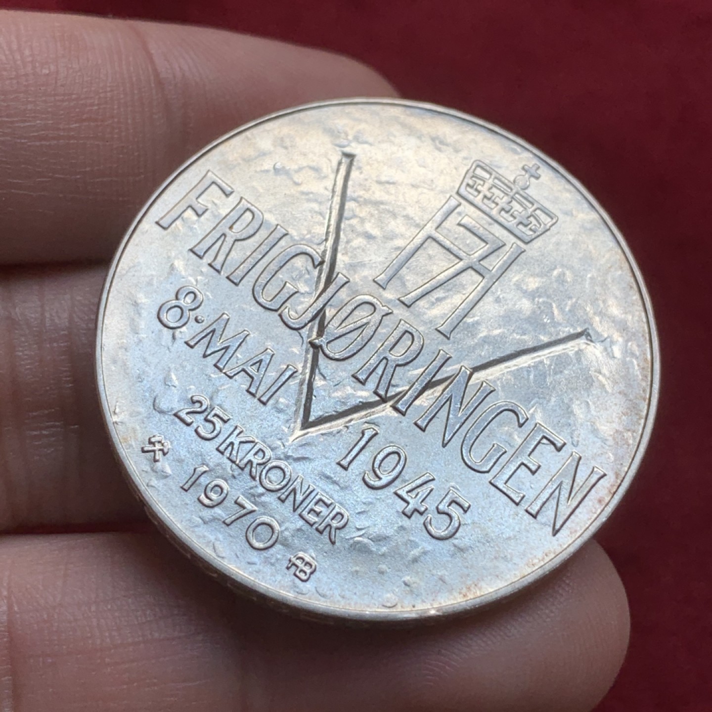 《竞宝斋》第91场-本周日，周一2场连拍（全场不限金额包邮） 挪威1970年解放25周年25克朗大银币，875银，直径39mm，重量29g