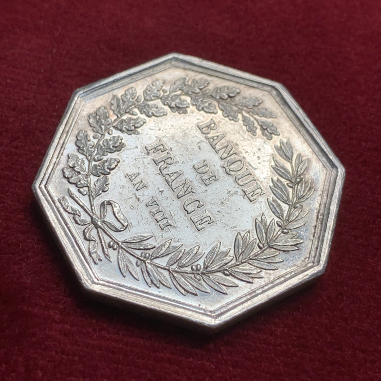 《竞宝斋》第91场-本周日，周一2场连拍（全场不限金额包邮） 法国  十九世纪法兰西银行八角JETON(AN 8) 代币 手指铭  24.8克