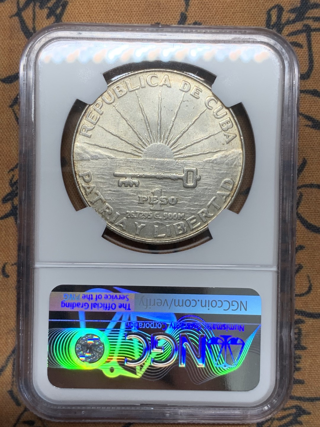 《竞宝斋》第91场-本周日，周一2场连拍（全场不限金额包邮） NGC-MS62 古巴1953年 何塞马丁百年纪念 1比索大银币 这币一般都是满脸麻子 能出分不容易