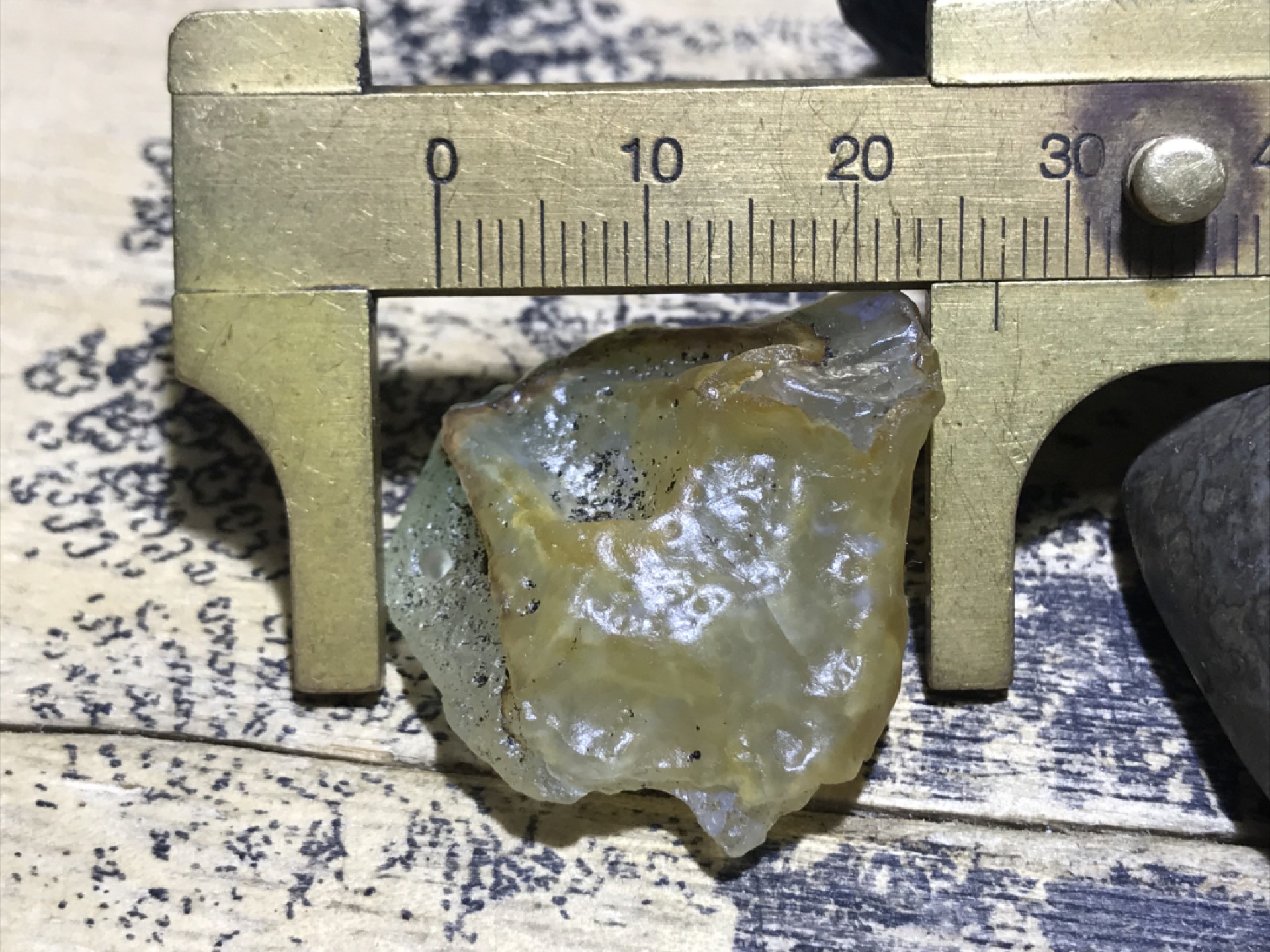 天然戈壁阿拉善玛瑙原石吊坠一颗！