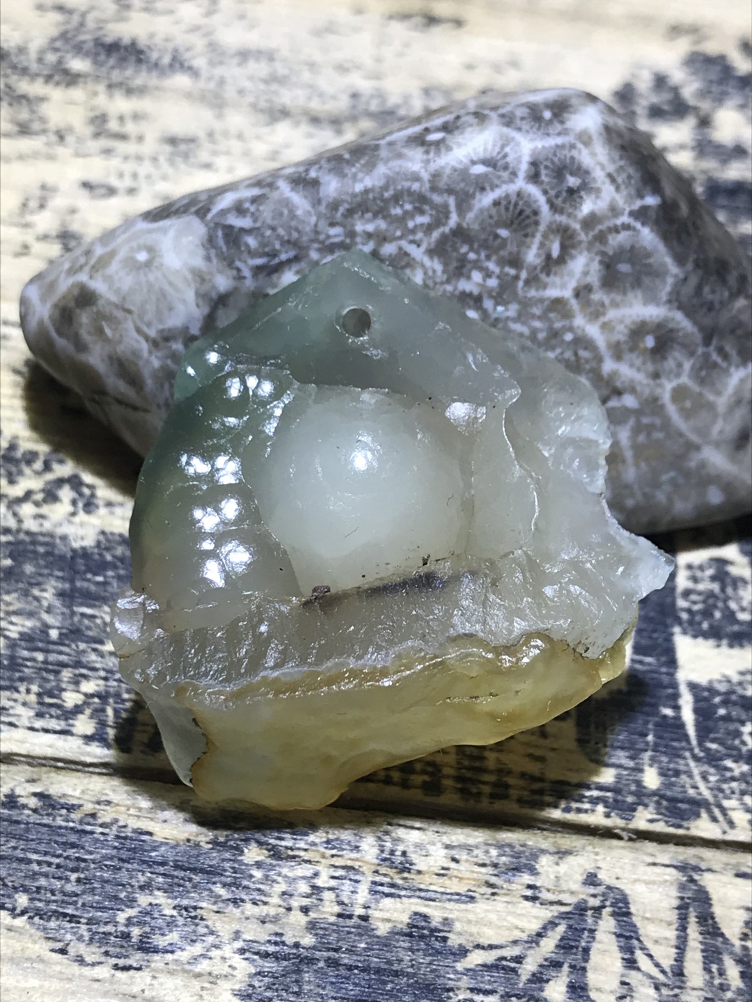 天然戈壁阿拉善玛瑙原石吊坠一颗！