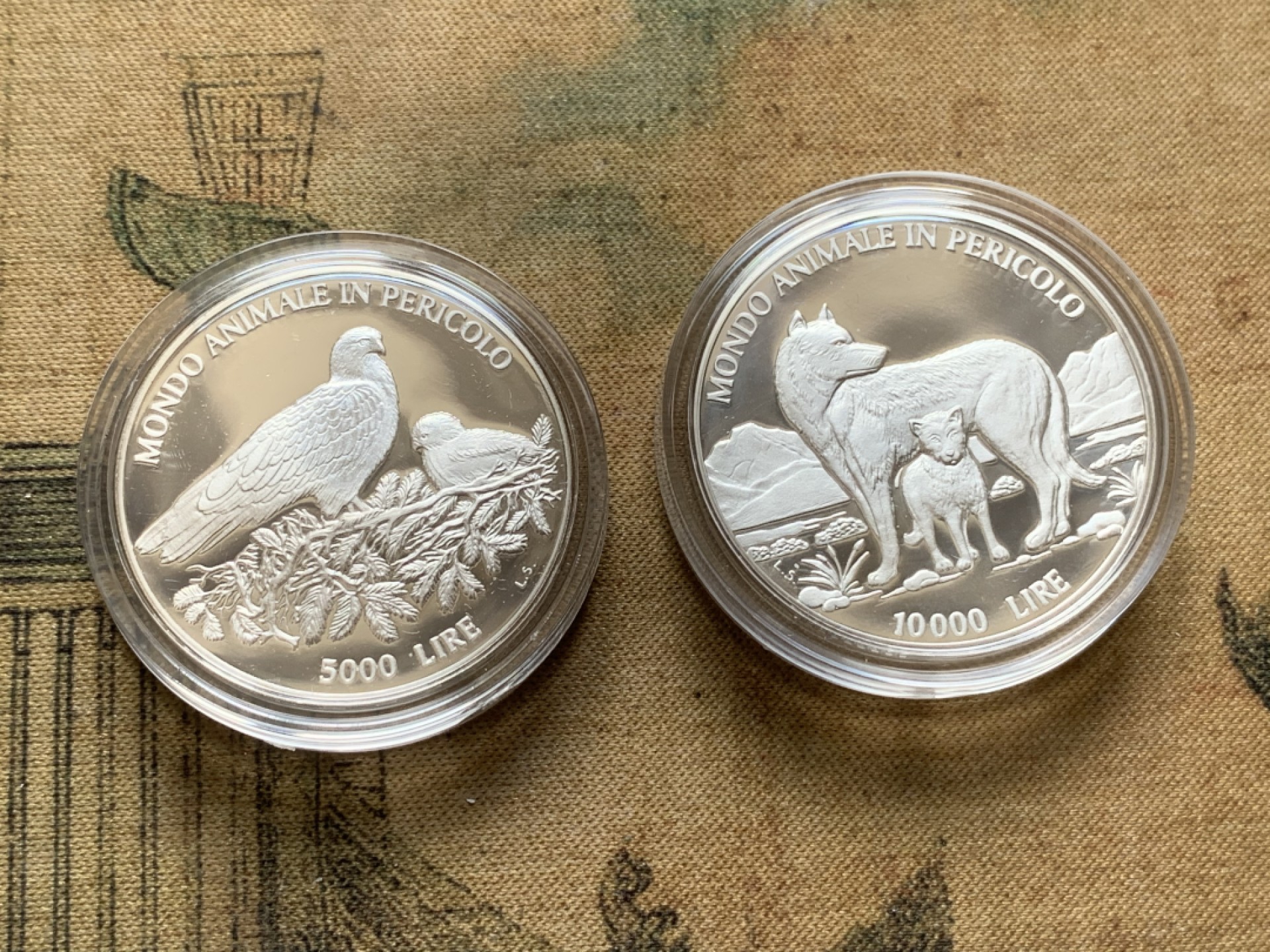 《竞宝斋》第91场-本周日，周一2场连拍（全场不限金额包邮） 原盒证书 圣马力诺1996年 濒危动物系列 5000/10000里拉精致大银币 非常漂亮