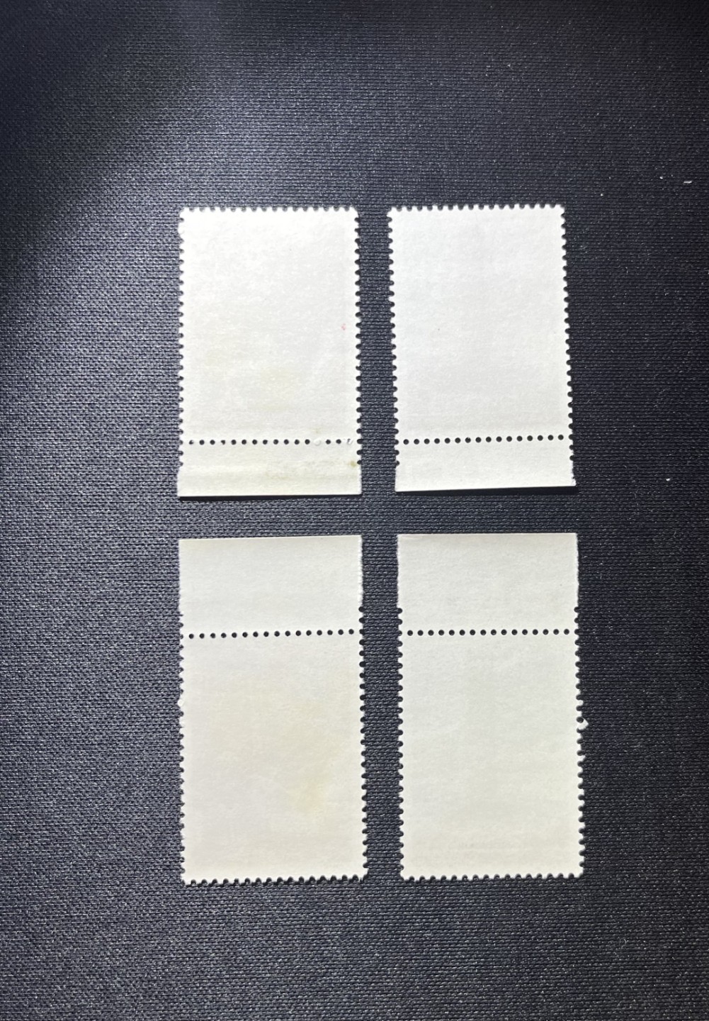 洪涛臻品 精品邮票限时拍卖第十四期 J4 阿尔巴尼亚 新全两套，下色标一组，上色线一组，新撕版的货，2-2金粉极轻微触痕，别无瑕疵，注意捡漏！！