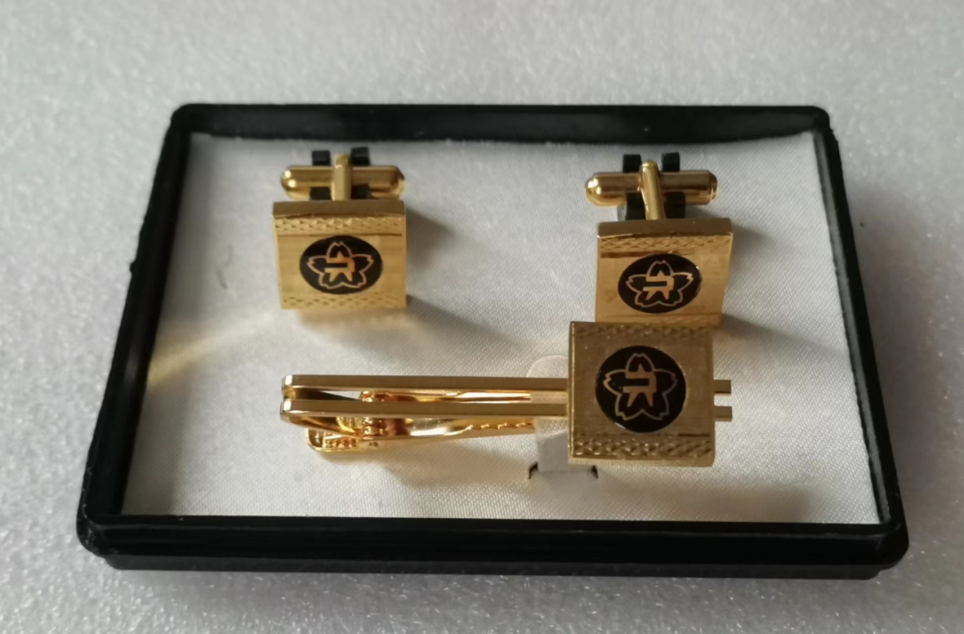 瓶子🏺第55期拍卖会 日本自治县警卫队长袖口领夹3件套