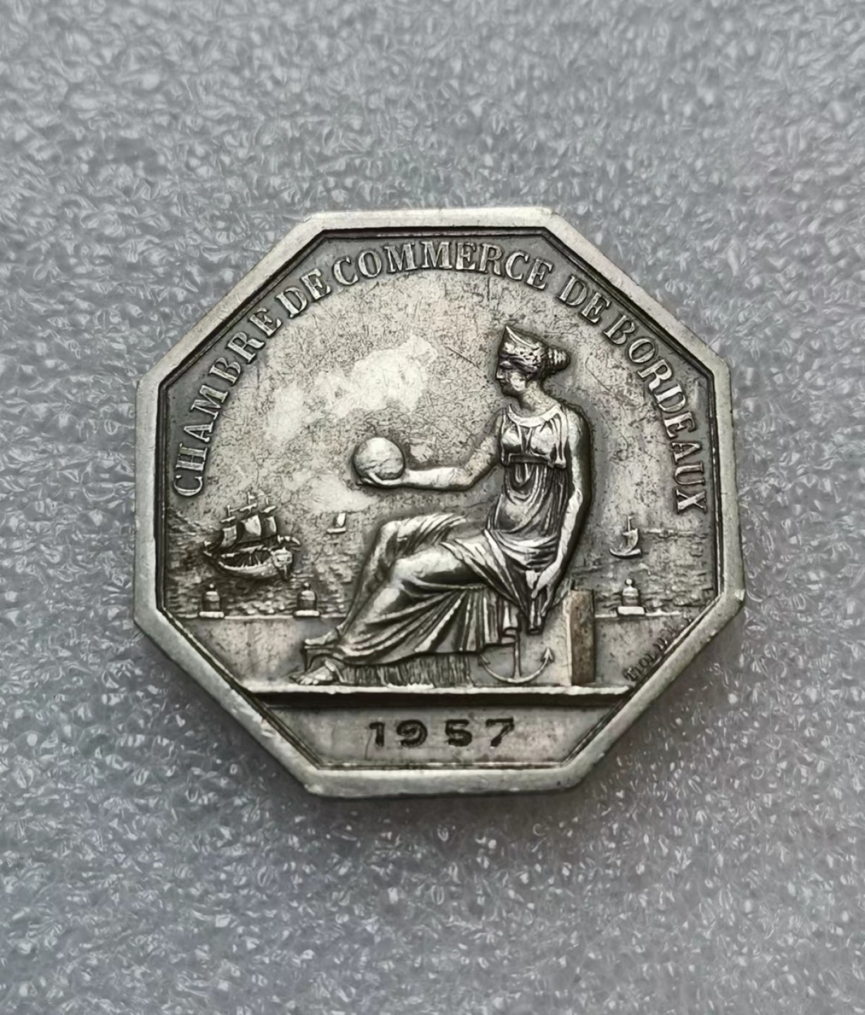 瓶子🏺第55期拍卖会 法国1957年贸易女神龙船JETON银质八角