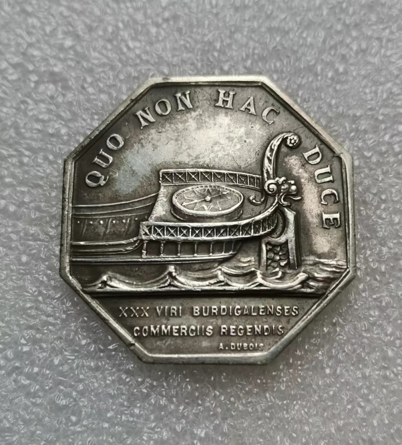 瓶子🏺第55期拍卖会 法国1957年贸易女神龙船JETON银质八角