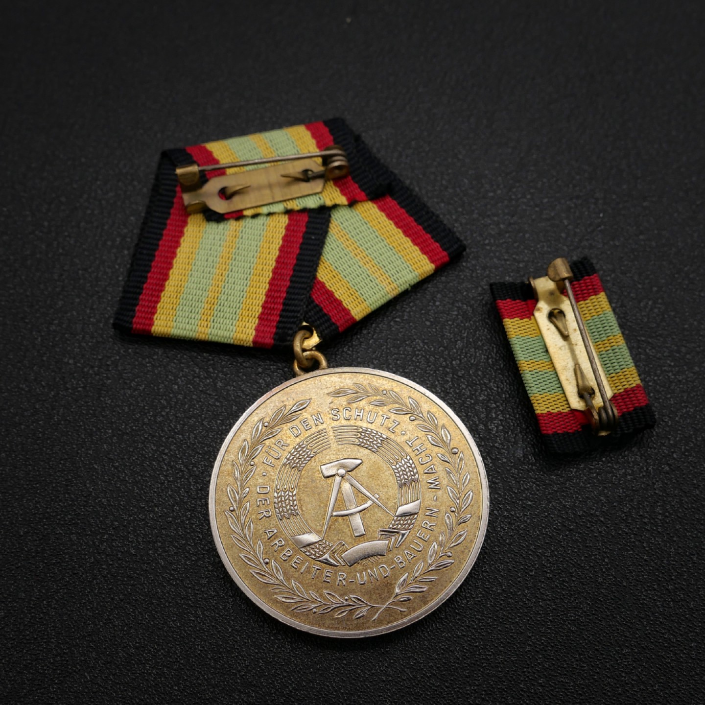 勋章奖章交易所9月3日群拍 东德人民军服役20年奖章