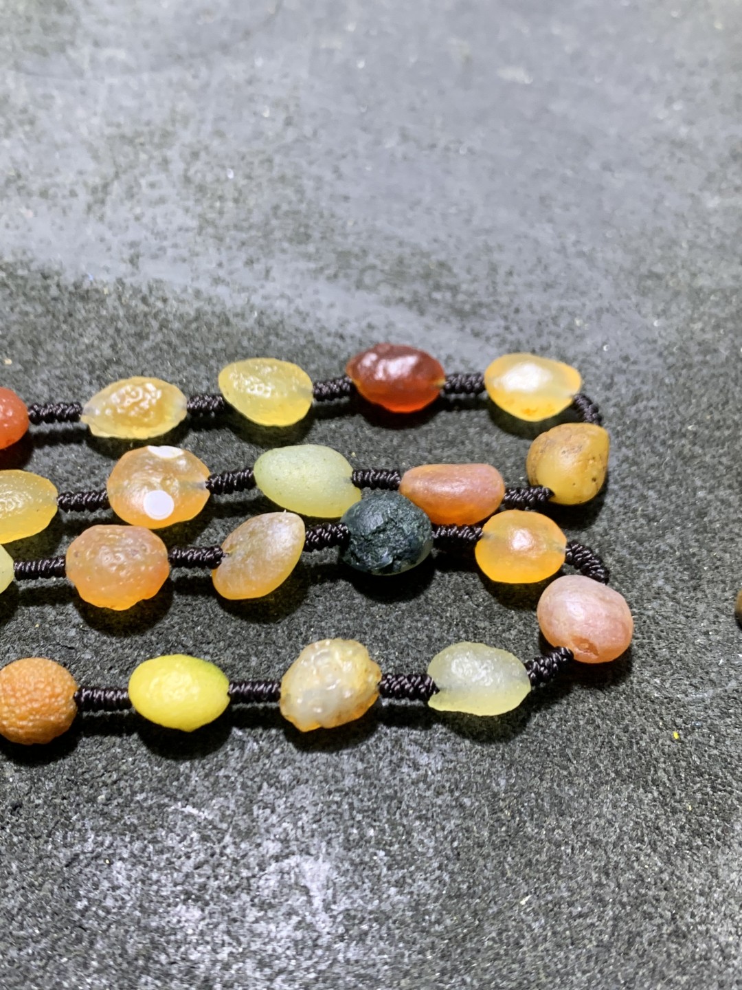 精美天然阿拉善彩珠玛瑙项链一条
