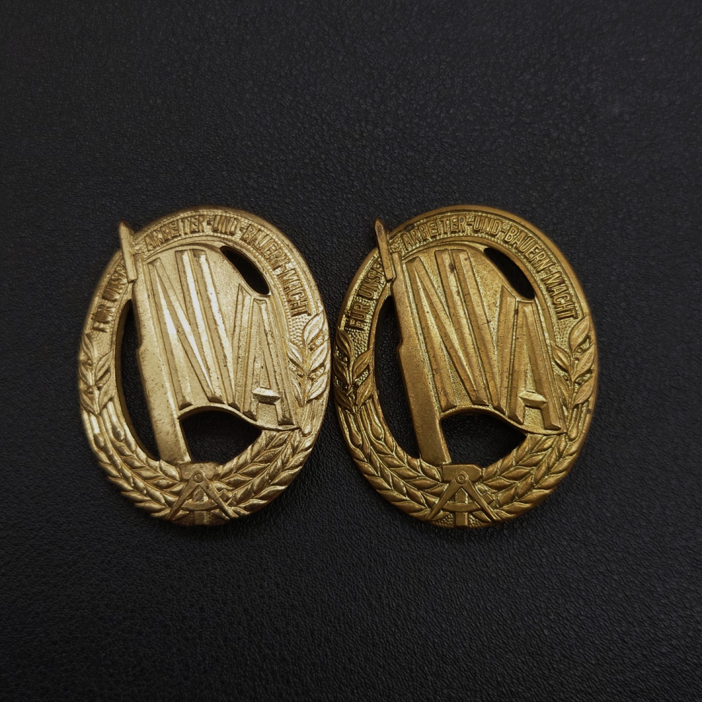 勋章奖章交易所9月3日群拍 东德人民军体能证章一组