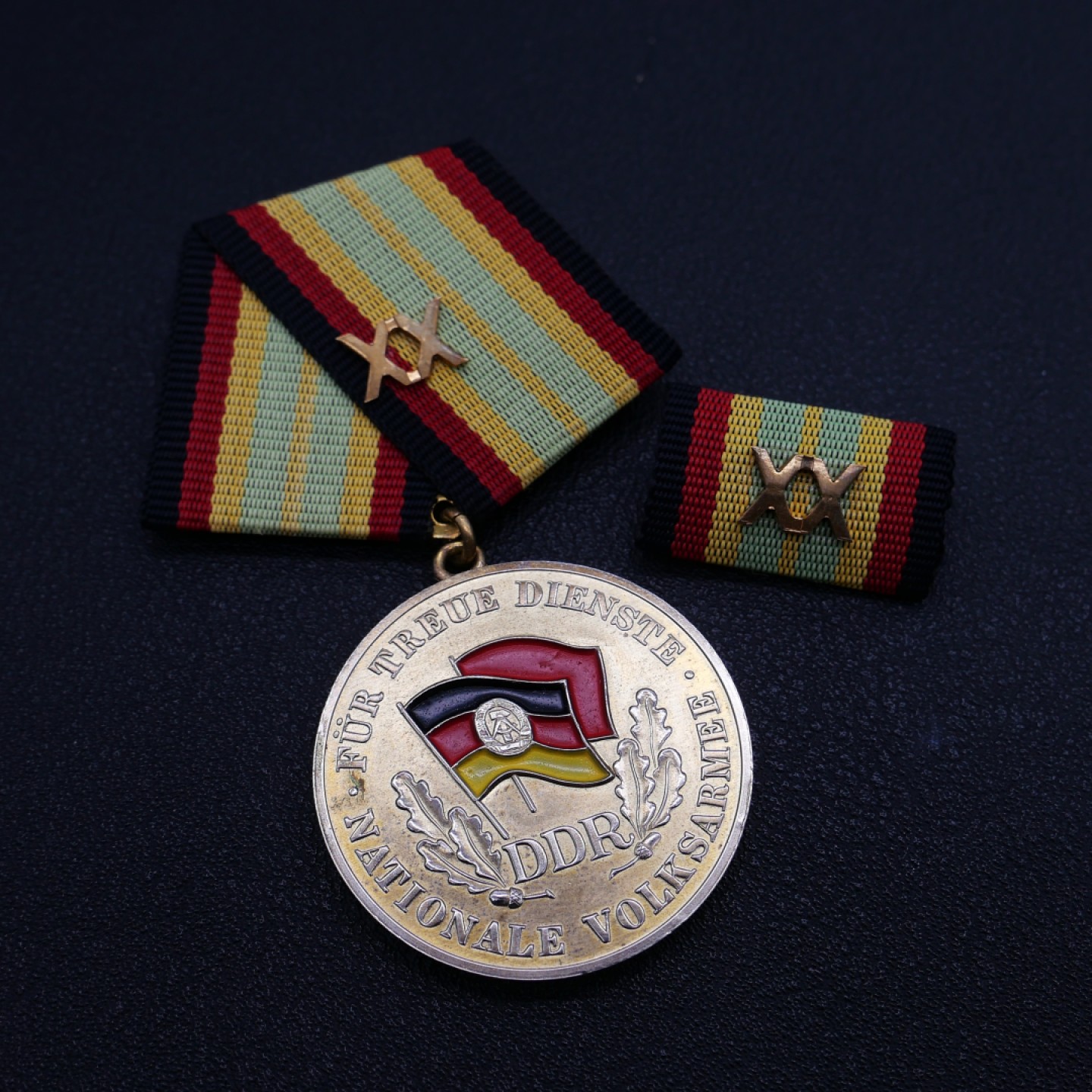 勋章奖章交易所9月3日群拍 东德人民军服役20年奖章