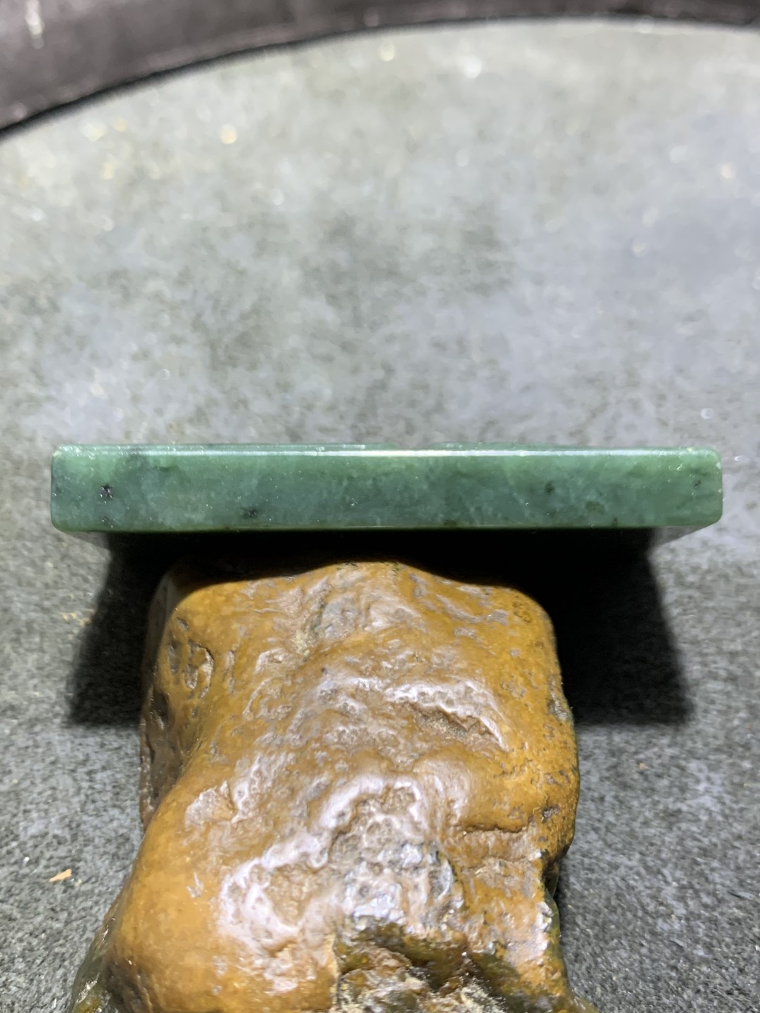 天然新疆和田青玉一念之间牌子一块，