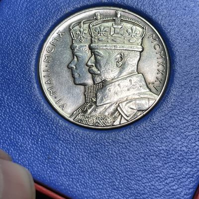 0起1加，无佣金！【铜匠收藏】外国硬币第五场拍卖！ - 1935年英国乔治五世登基25周年纪念银章 31.8mm 15.7g 925银