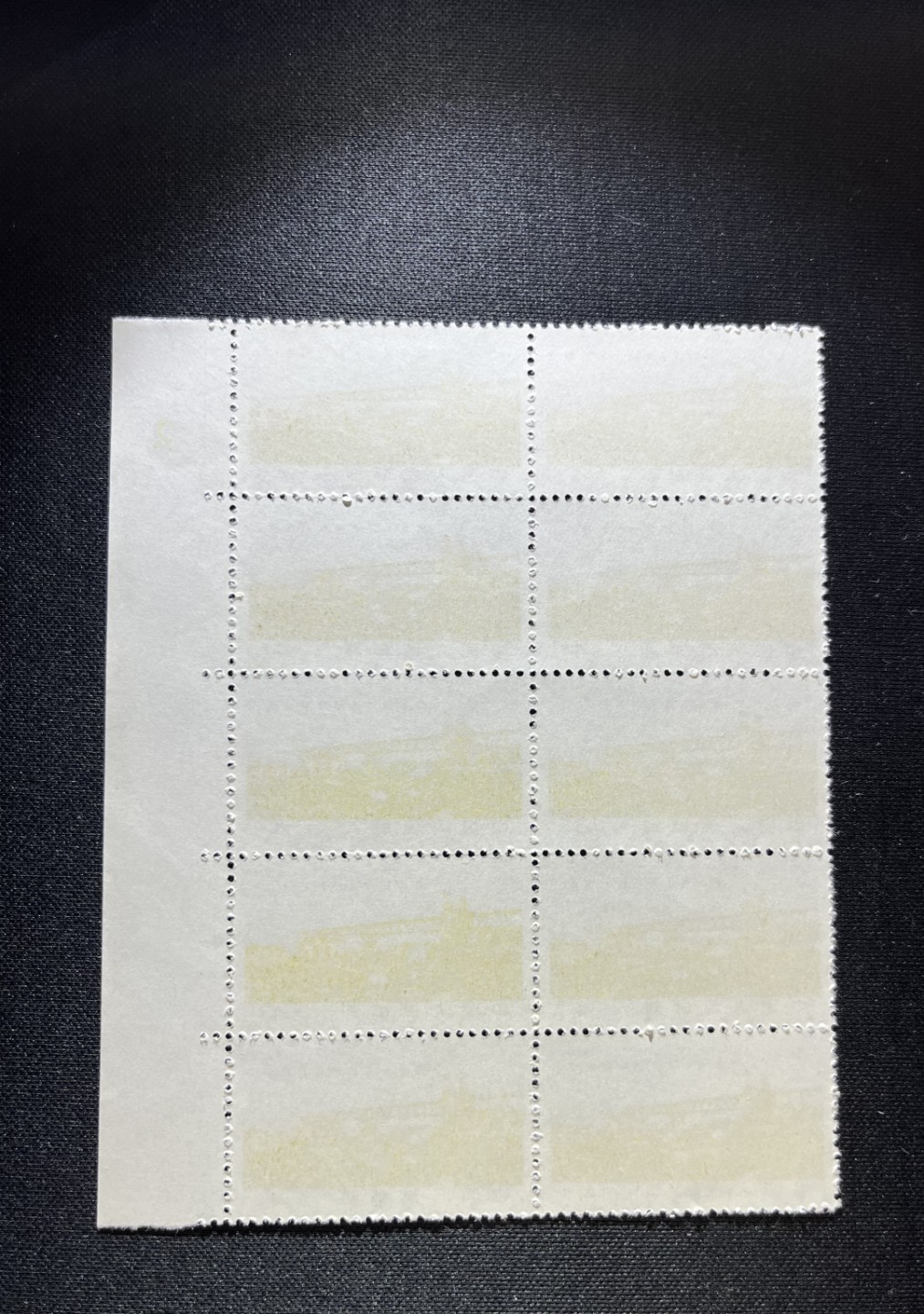 洪涛臻品 精选邮票限时拍卖第十六期 文14长江大桥 4分新，右边数字色标10方连一组，三俗稀缺，一版有4个厂名，但只有一个数字色标。绝对稀缺，真正的版撕品相，珍藏多年的一手版货撕的，品相任何挑剔的老板包满意，光线效果不好，票无任何发黄，干净漂亮，全品可评级，所有拍品包过灯，注意捡漏