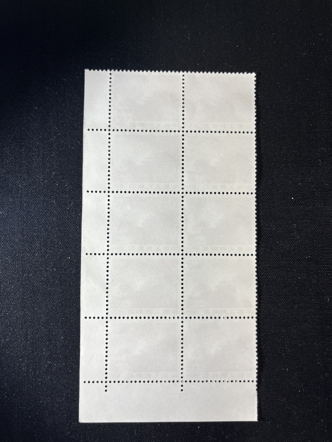 洪涛臻品 精选邮票限时拍卖第十六期 普无号  8分天安门红太阳，右下直角边，色线10方连一组，收藏级品相，三俗稀缺，版撕嘎嘎绝，红色图案非常漂亮，正红背白，集邮册中必不可少的一组，版撕精品小票，多多益善，价值洼地，全品可评级，所有拍品包过灯，注意捡漏