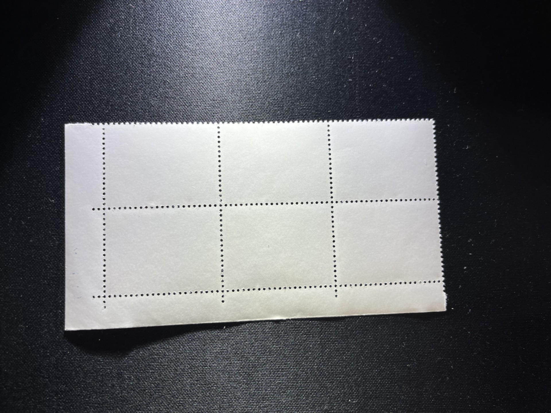 洪涛臻品 精选邮票限时拍卖第十六期 编号N11  22分巴黎公社新，左下角直角边数字6方一组，收藏级品相，三俗稀缺，拍照光线不好，无任何发黄，编号精品，普通全品好买，版撕全品不好碰，齿孔新，全品可评级，所有拍品包过灯，注意捡漏
