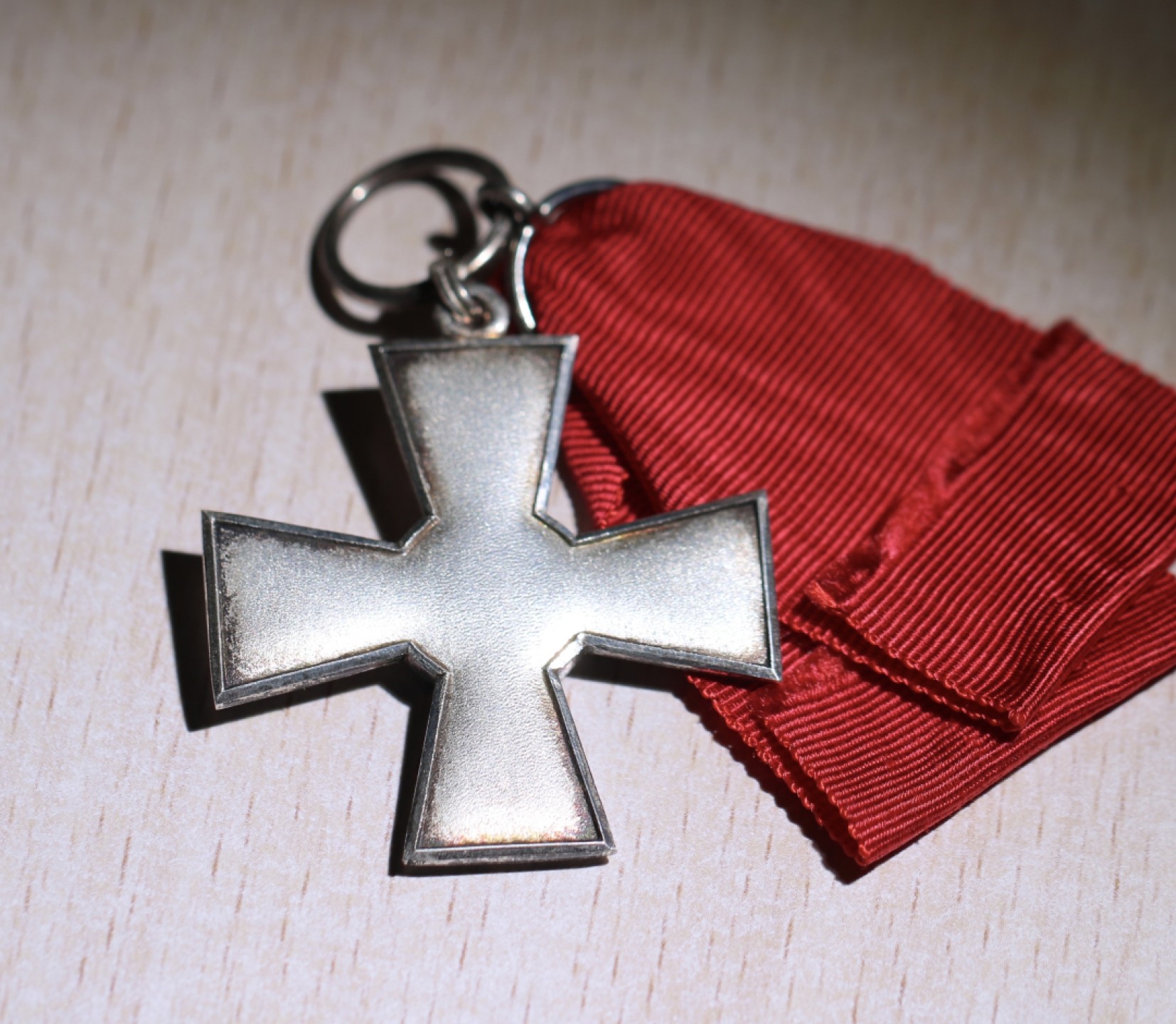 大猫徽章拍卖第201期 芬兰功勋十字级雄狮勋章 银珐琅带银标 二战时期