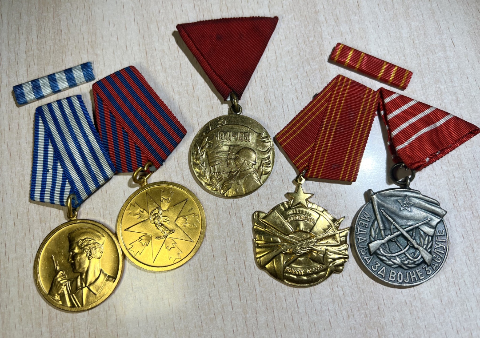 大猫徽章拍卖第201期 南斯拉夫奖章一组