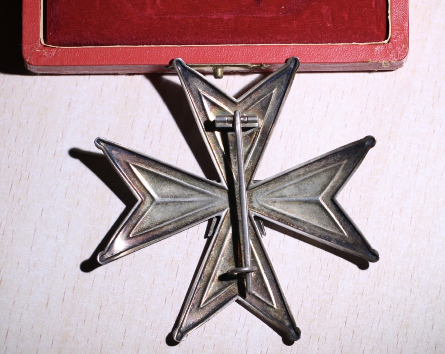 大猫徽章拍卖第201期 瑞典大军官级北极星勋章。银质原盒  瑞典国王弗雷德里克一世于1748年设立