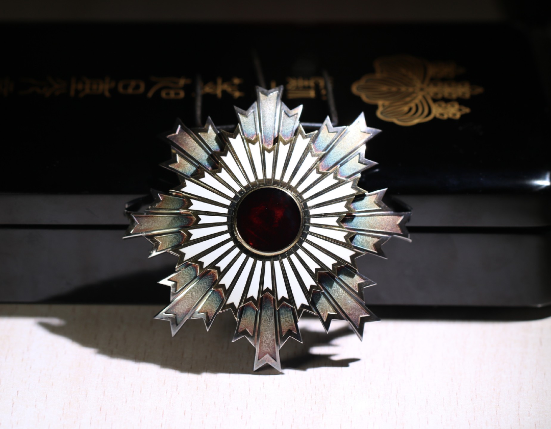 大猫徽章拍卖第201期 勋二等旭日勋章 银质七宝烧 全品