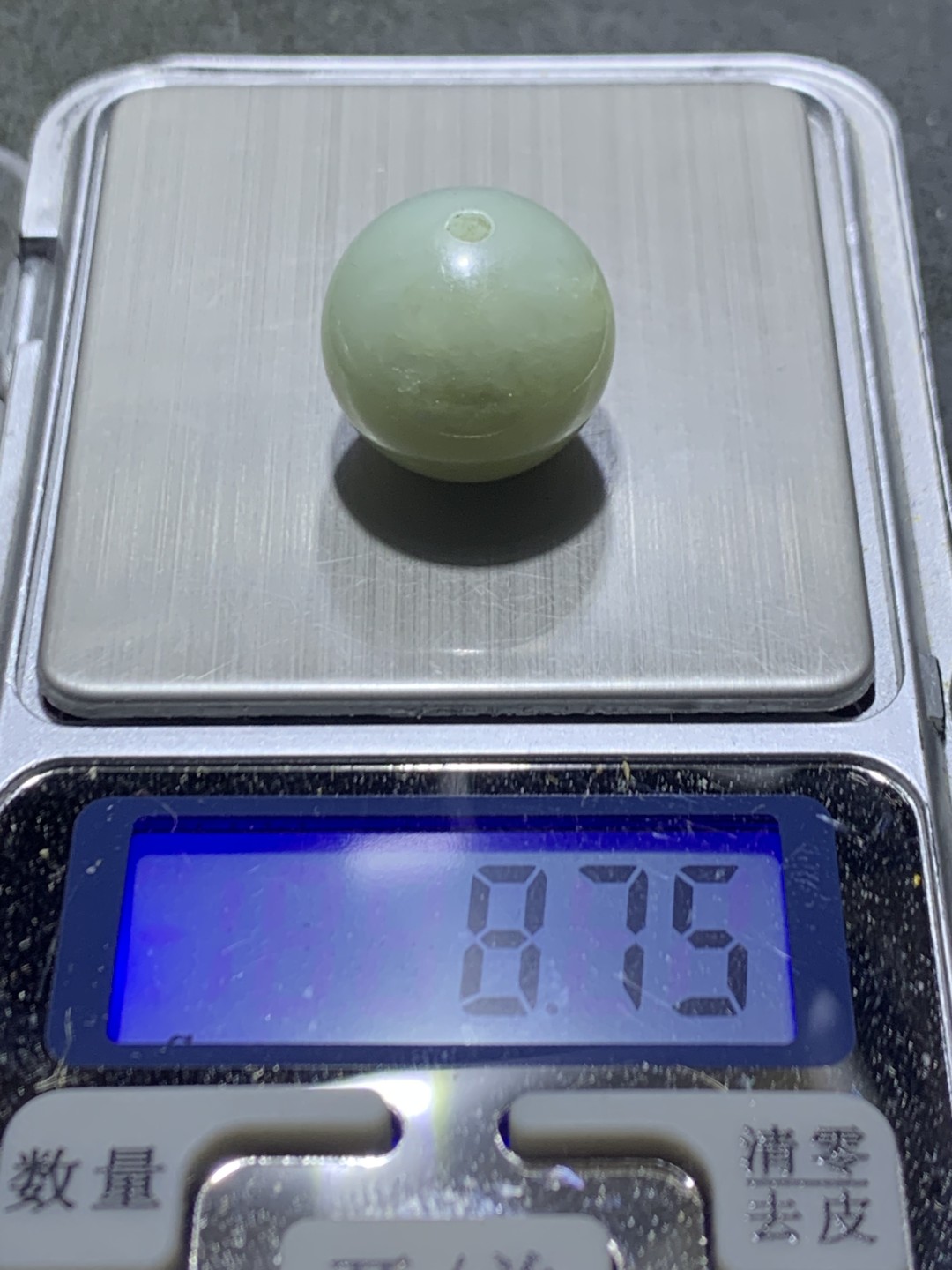 天然青海料和田玉圆珠一颗，