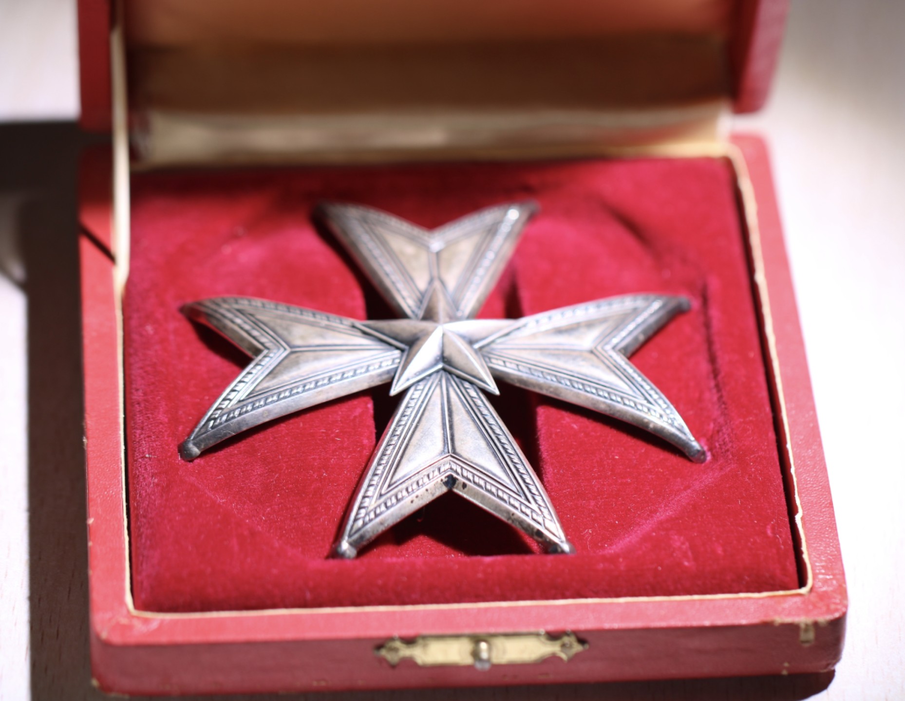 大猫徽章拍卖第201期 瑞典大军官级北极星勋章。银质原盒  瑞典国王弗雷德里克一世于1748年设立