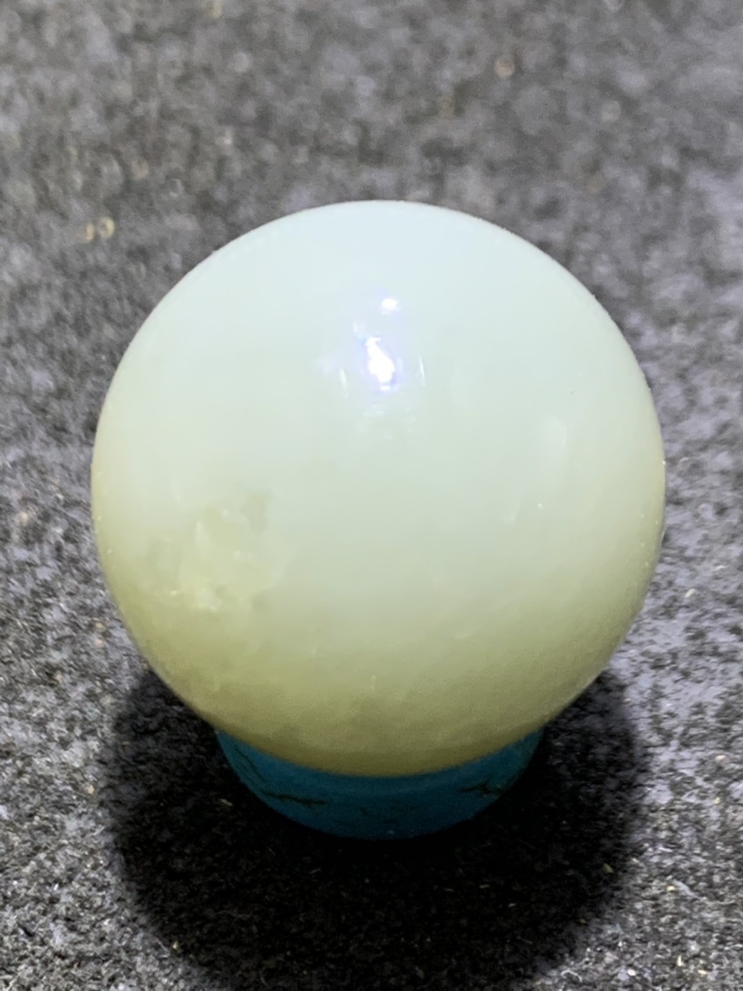 天然青海料和田玉圆珠一颗，