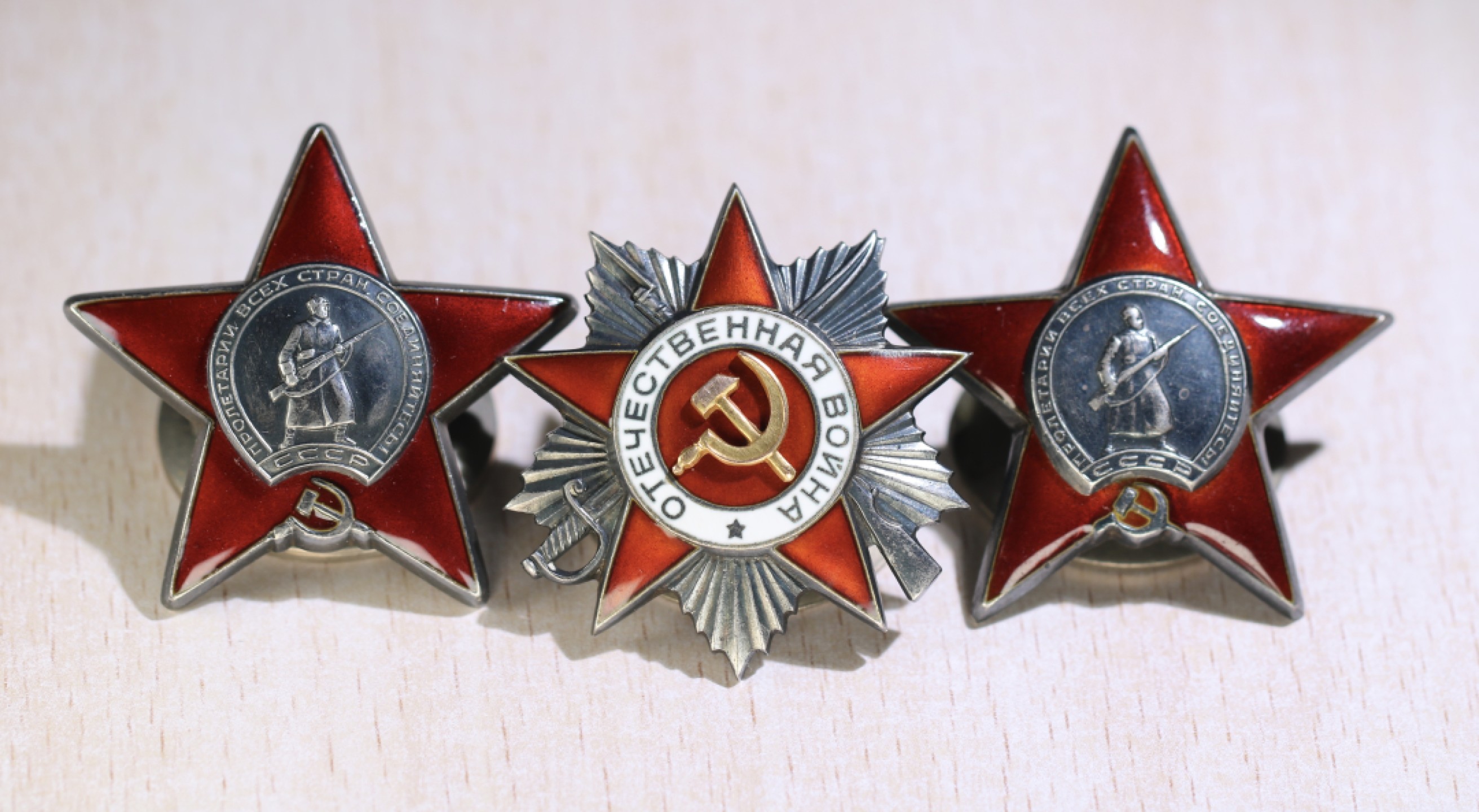 大猫徽章拍卖第201期 苏联双红星套章 档案齐全 好品