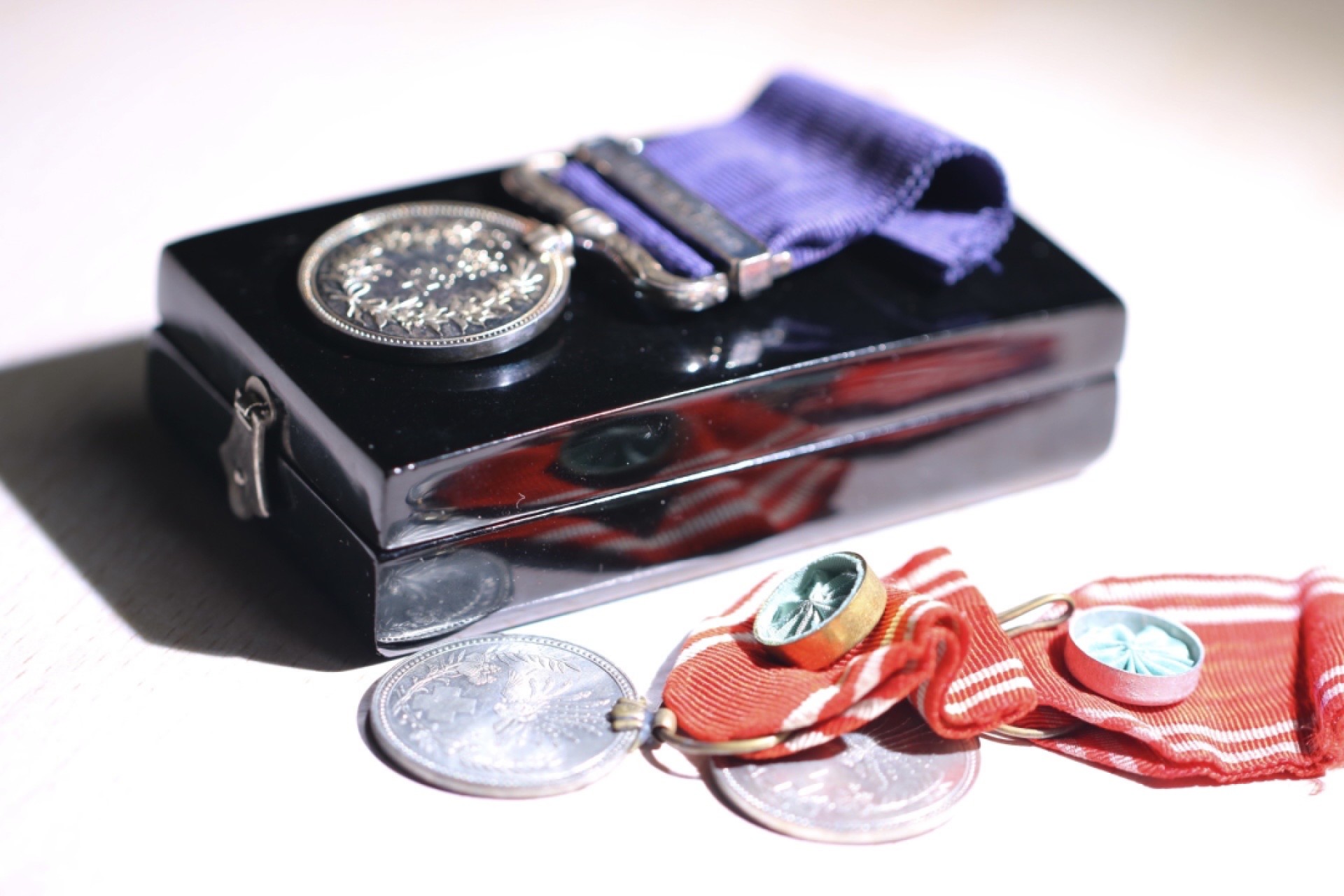 大猫徽章拍卖第201期 日本纪念章一组 一银两铝