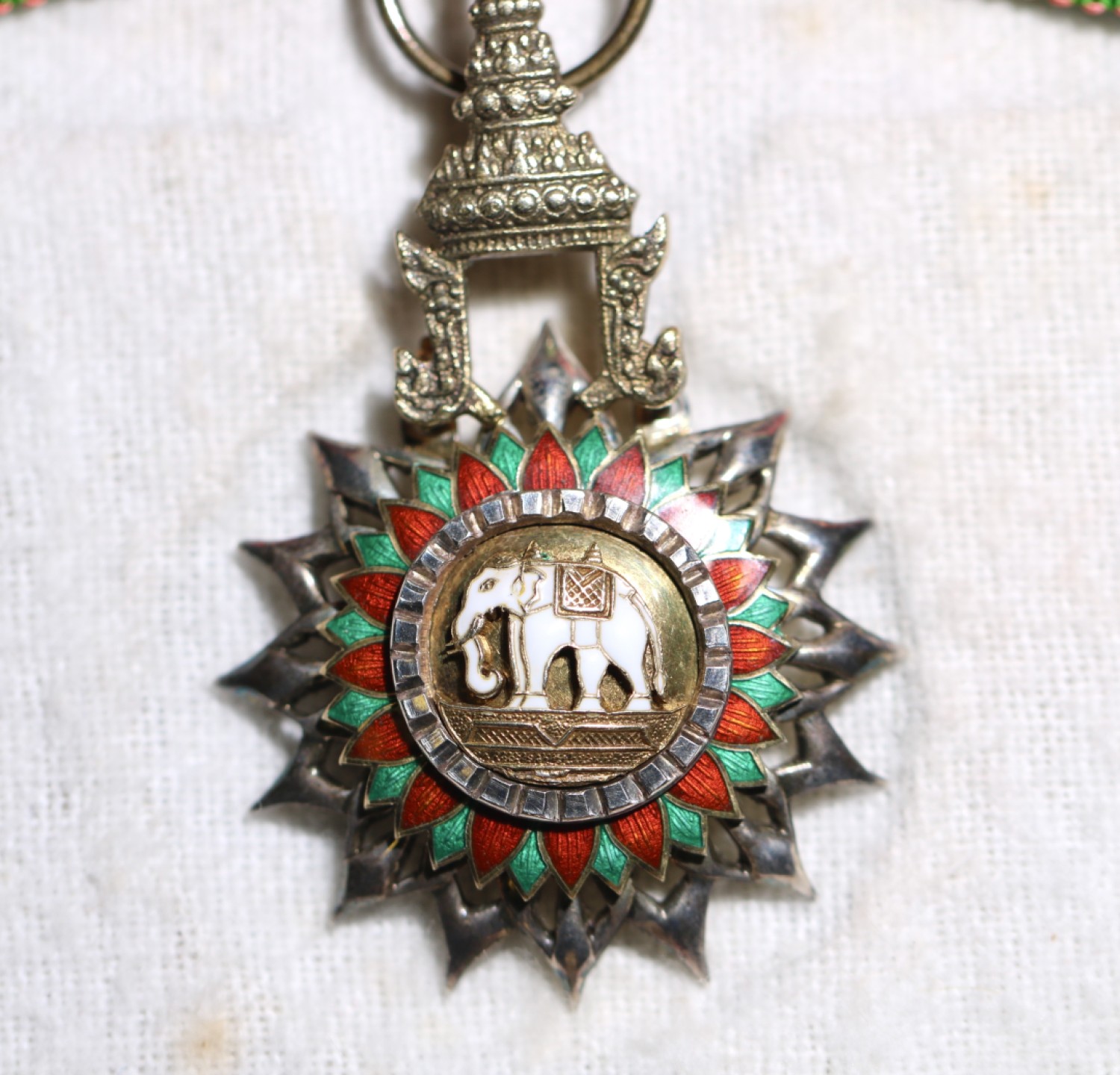 大猫徽章拍卖第201期 泰国白象勋章 女版 军官级