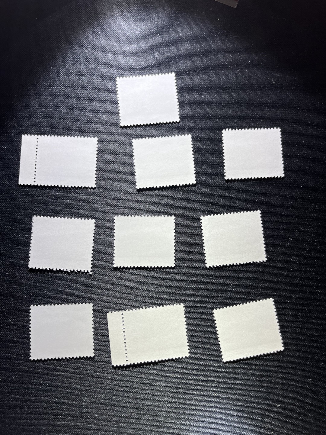 洪涛臻品  精选邮票限时拍卖第十七期 普无号  8分宝塔山新 10枚一组，版撕嘎嘎绝，文革期间发行的唯一一套普票，非常有特点的小票，集邮册中不可缺少的一组，文革票人气足，潜力大，目前处于价值洼地，版撕全品可直接评级，版撕小票价格便宜，多多益善，注意捡漏