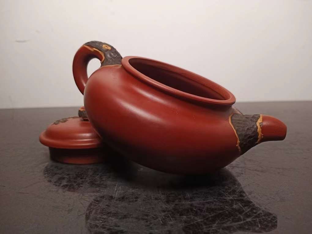 姜礼明紫砂壶一把，多孔