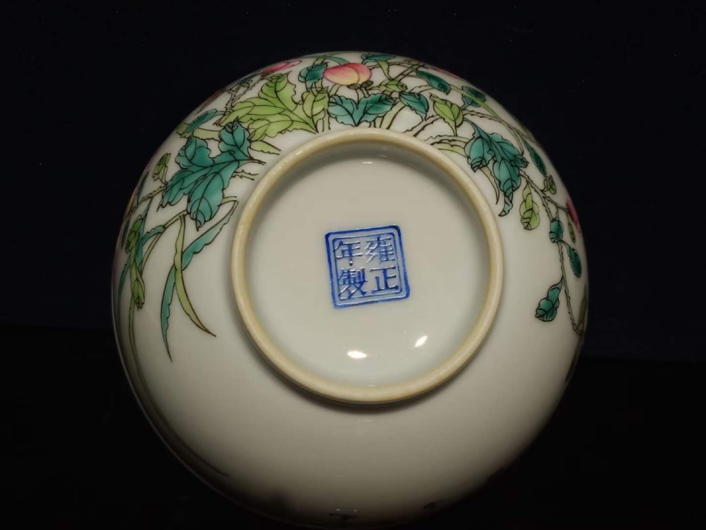 大清雍正粉彩花鸟碗，工艺精美，器型端庄，釉色漂亮，品相如图。
