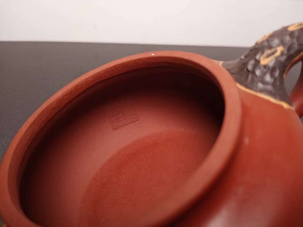 姜礼明紫砂壶一把，多孔