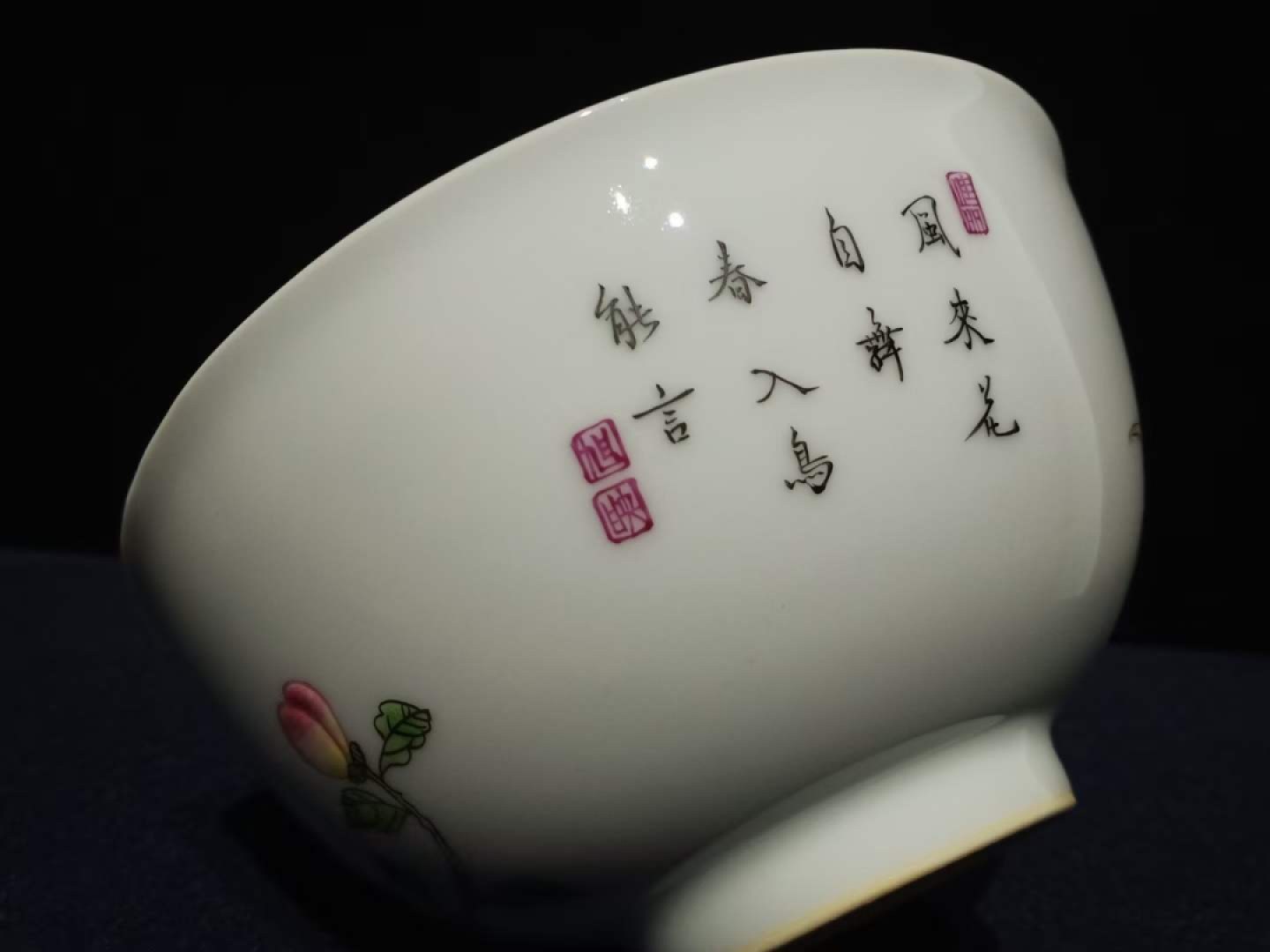 大清雍正粉彩花鸟碗，工艺精美，器型端庄，釉色漂亮，品相如图。