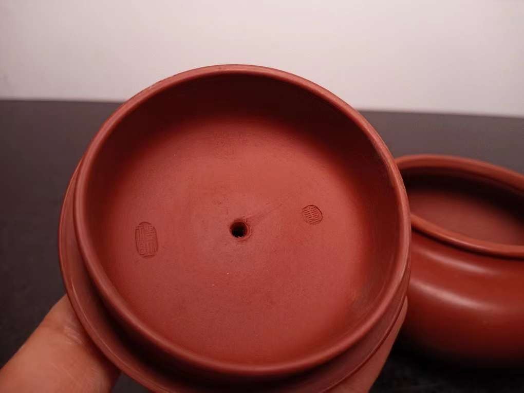 姜礼明紫砂壶一把，多孔