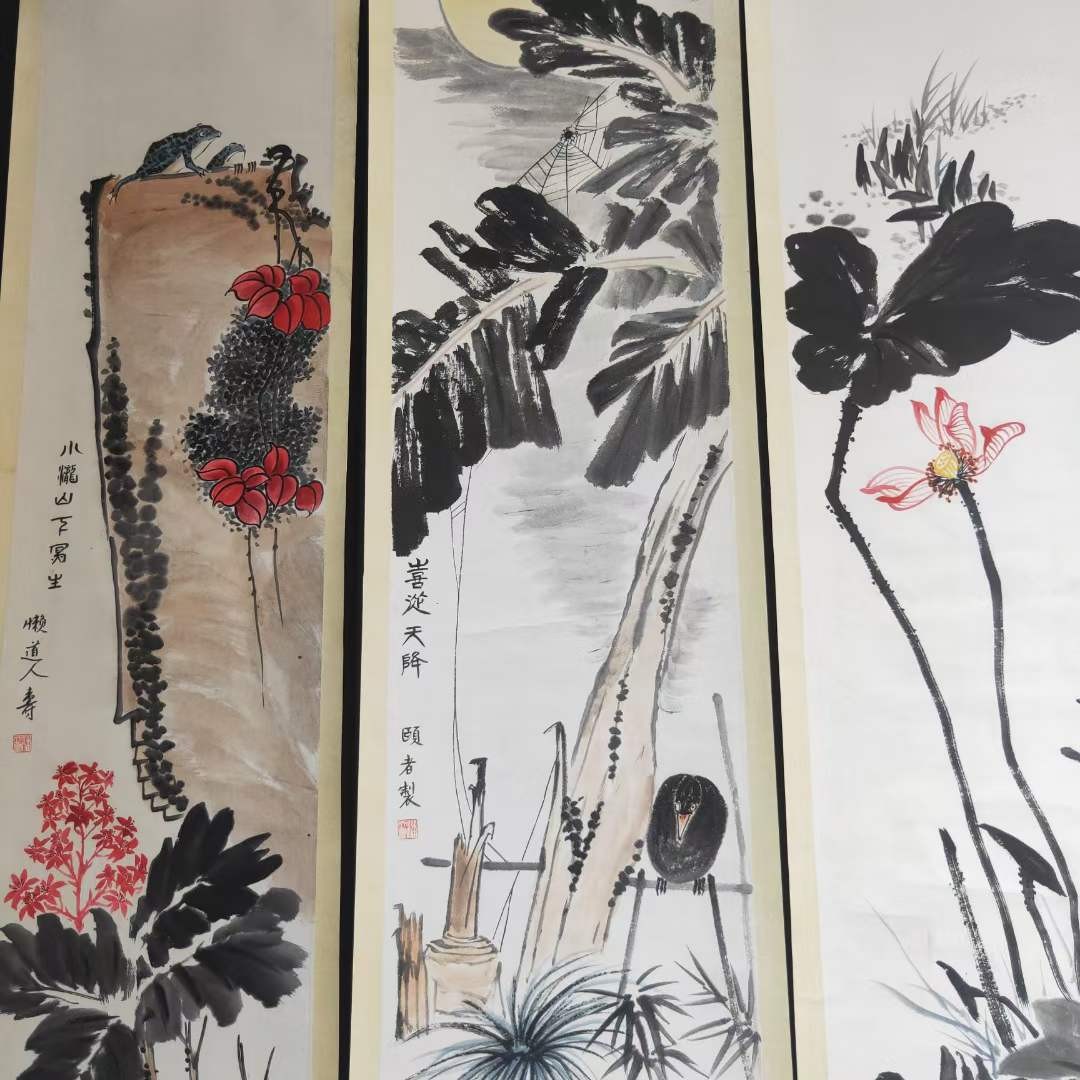 潘天寿鹰12条筏⼀紀一套，纸本立轴包手绘，画工精湛，实物拍摄，品相如图E