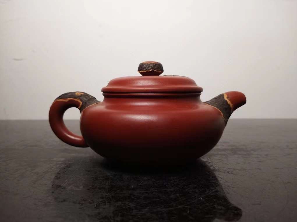 姜礼明紫砂壶一把，多孔