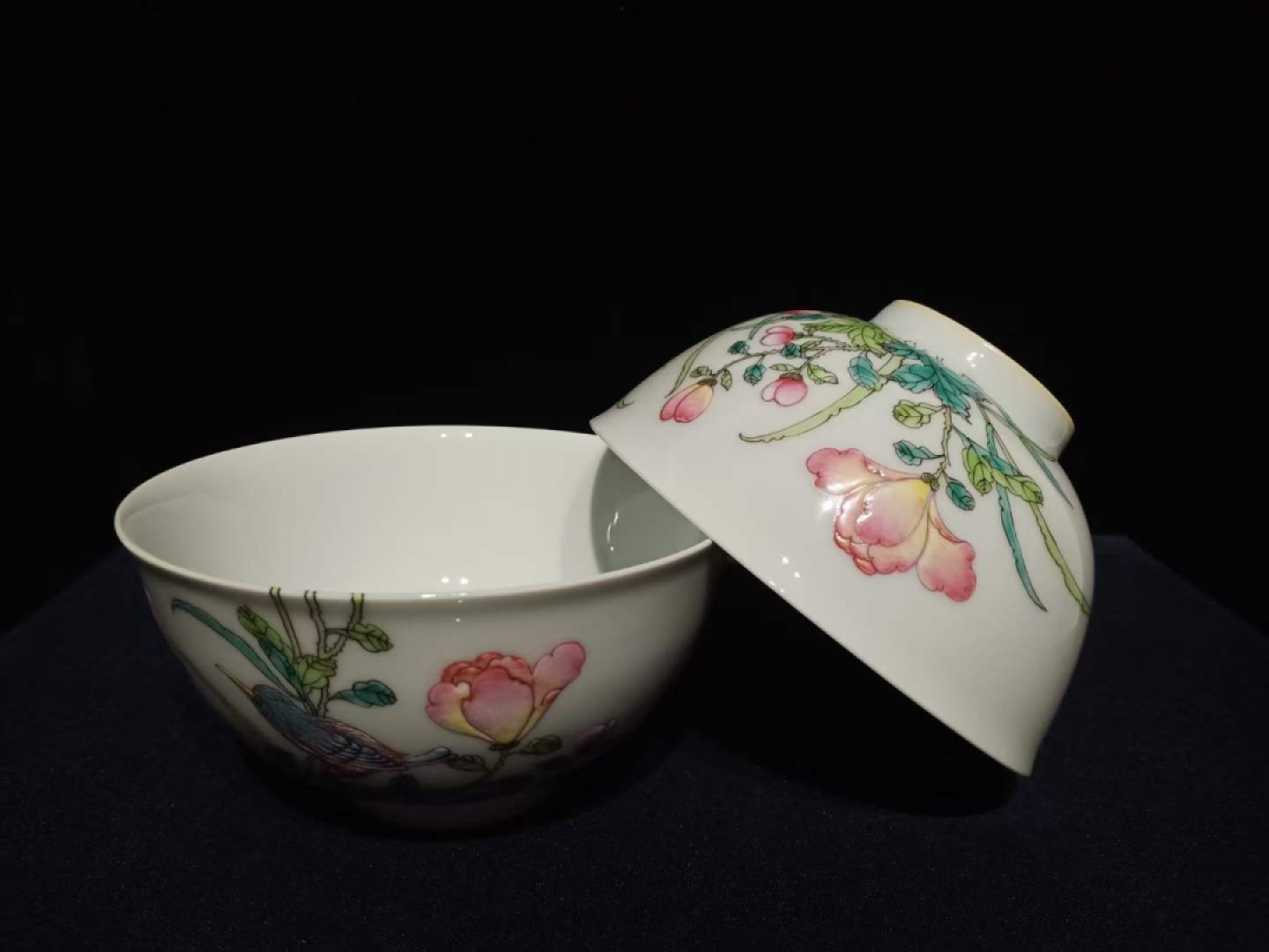 大清雍正粉彩花鸟碗，工艺精美，器型端庄，釉色漂亮，品相如图。