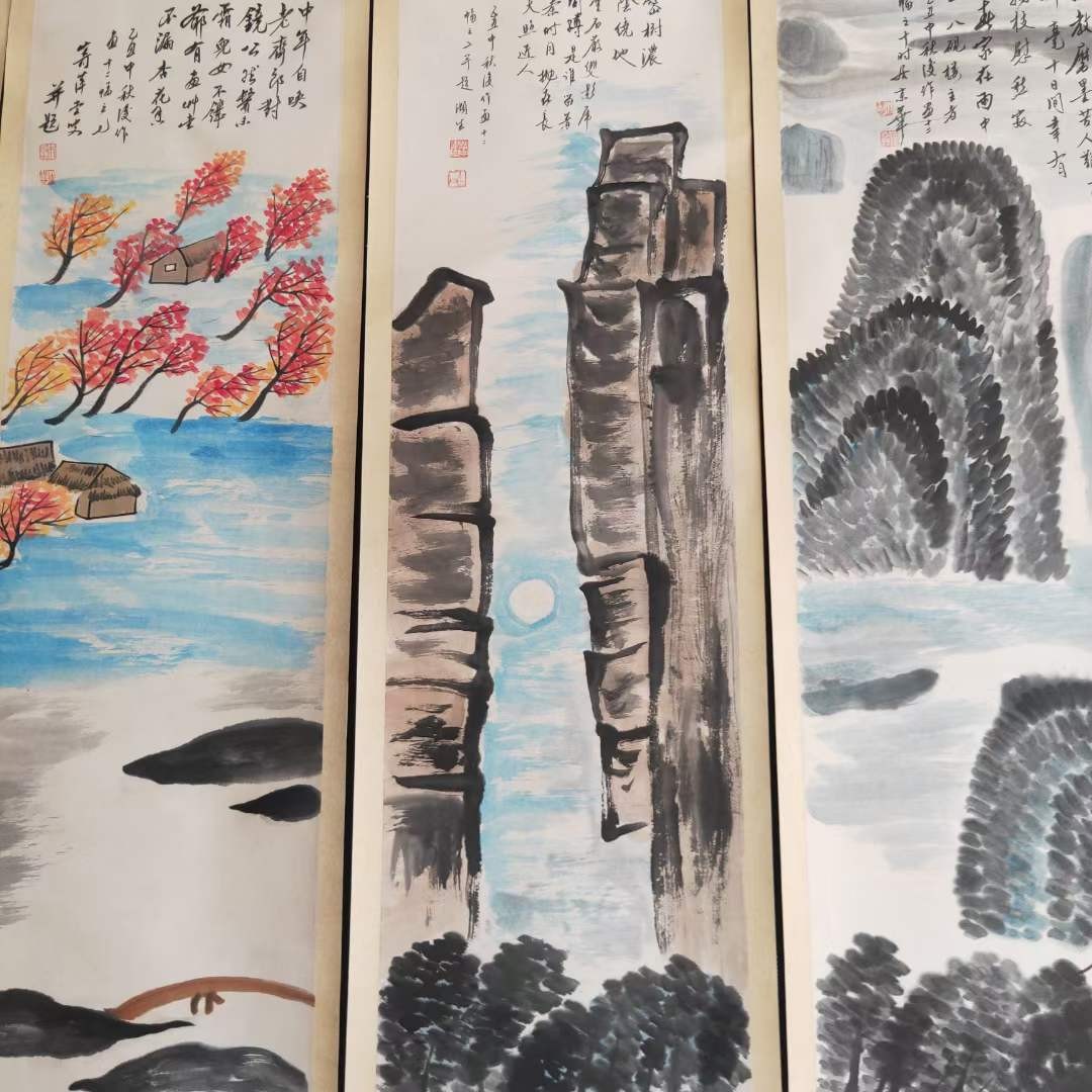 齐白石山水12条筏⼀紀一套，纸本立轴包手绘，画工精湛，实物拍摄，品相如图J