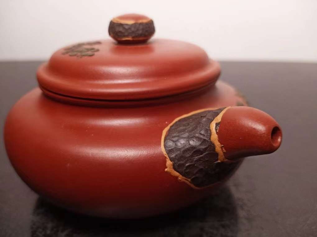 姜礼明紫砂壶一把，多孔