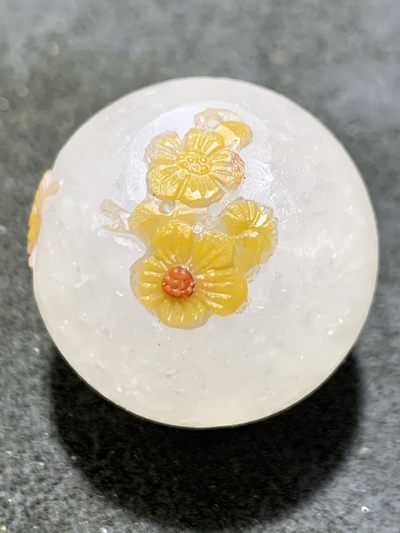 精美冰飘亚光战国红玛瑙巧雕喜上眉梢梅花圆珠一个， - 精美冰飘亚光战国红玛瑙巧雕喜上眉梢梅花圆珠一个，