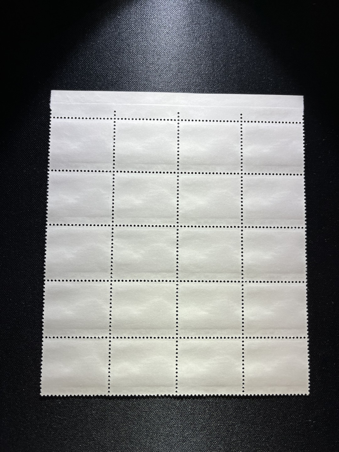 洪涛臻品 精选邮票限时拍卖第十八期 普无号  8分天安门红太阳，20方连 左右双数字，上厂名，收藏级品相一组，三俗稀缺，版撕嘎嘎绝，红色图案非常漂亮，正红背白，集邮册中必不可少的一组，版撕精品小票，多多益善，价值洼地，全品可评级，所有拍品包过灯，注意捡漏