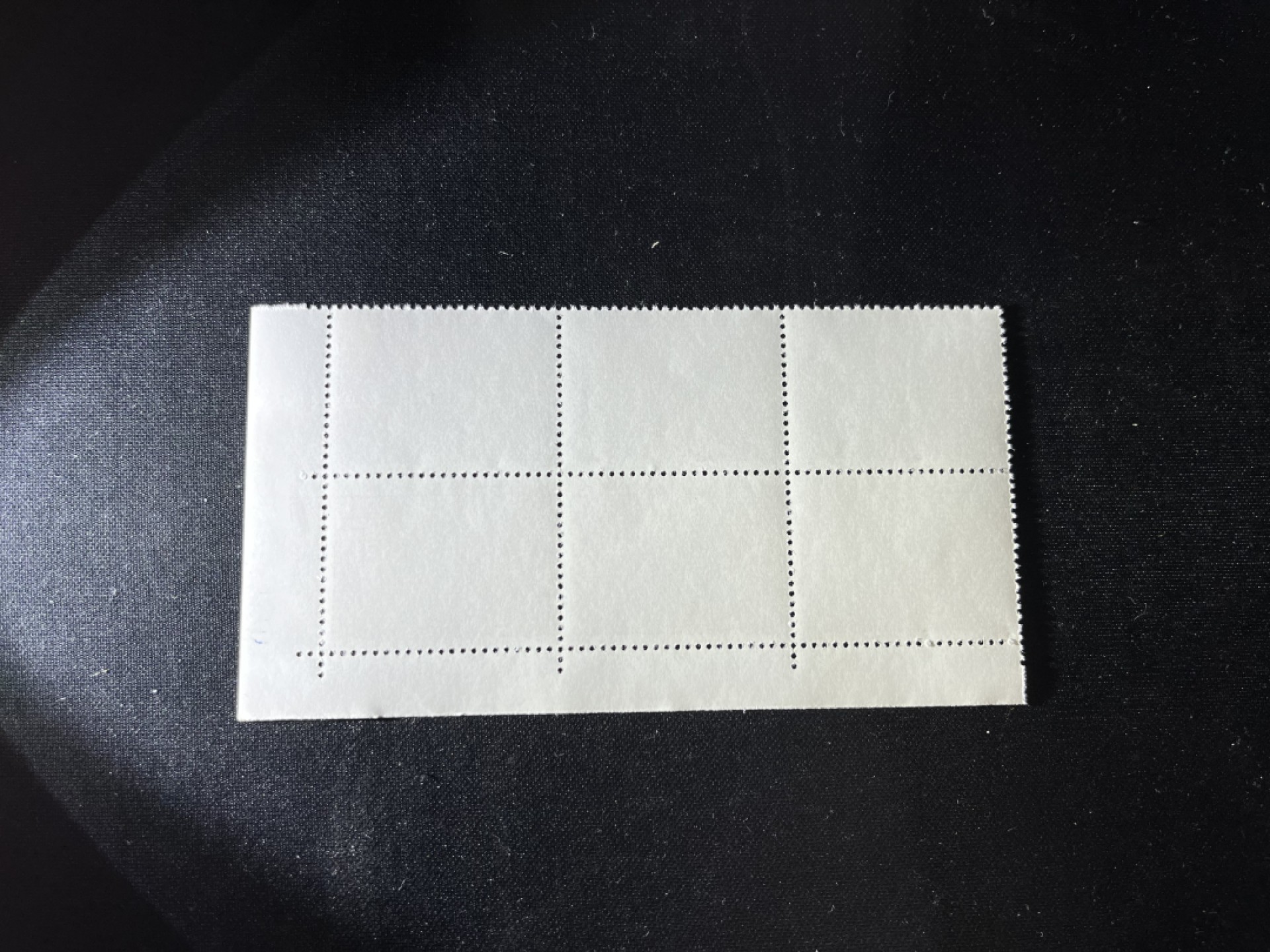 洪涛臻品 精选邮票限时拍卖第十九期 编号N11  22分巴黎公社新，右下直角边，数字6方连一组，收藏级品相，三俗稀缺，拍照光线不好，无任何发黄，编号精品，普通全品好买，版撕全品不好碰，齿孔新，全品可评级，所有拍品包过灯，注意捡漏