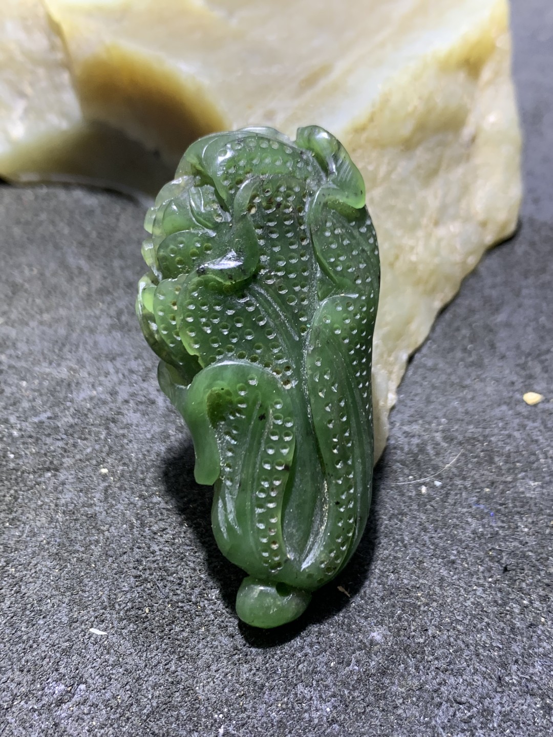 精美天然和田玉碧玉雕刻白菜，寓意：百财，一个，