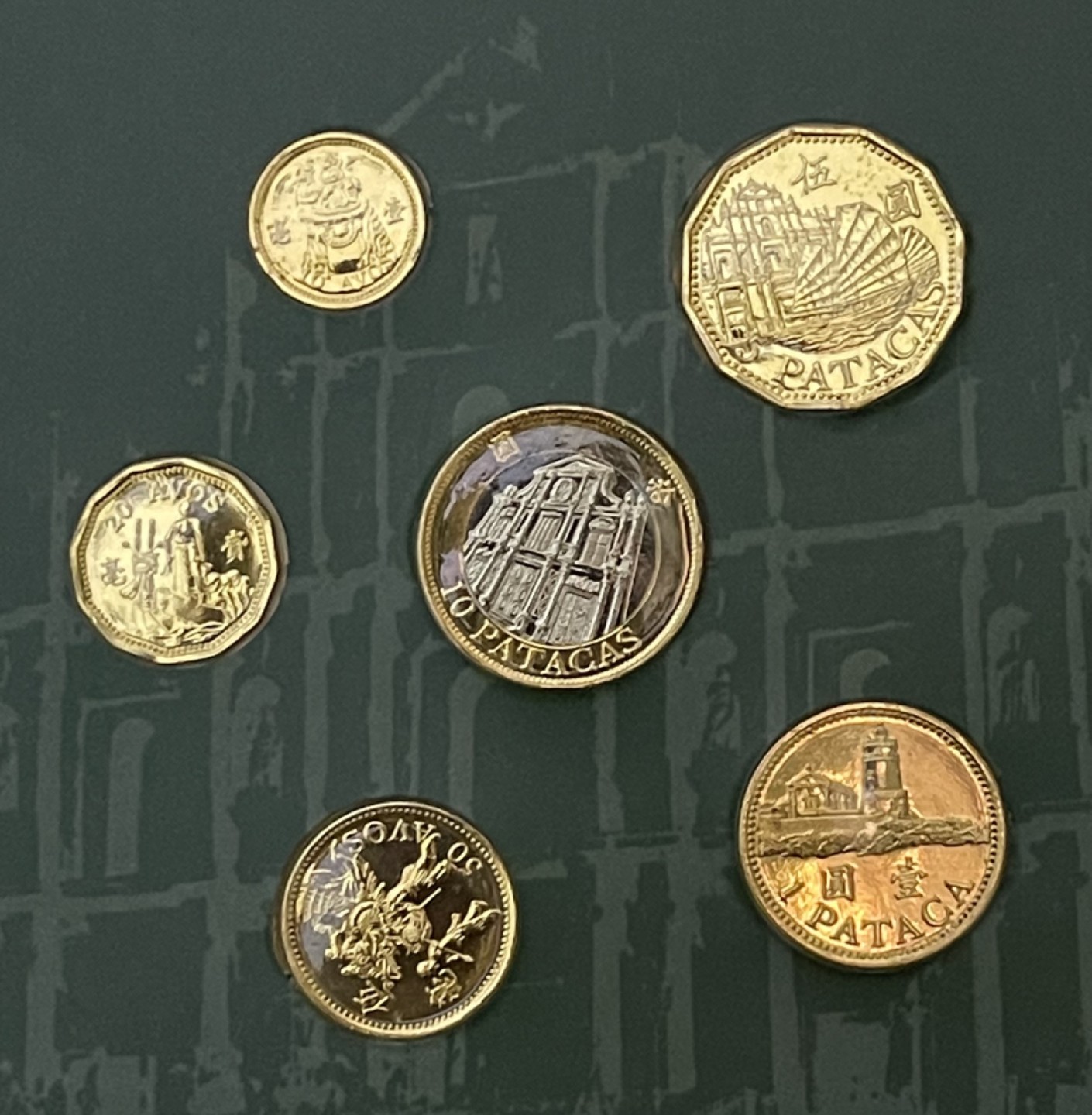 【丑猫0911】今晚7点整，自动快拍 99澳门回归套币普制(全新官封)