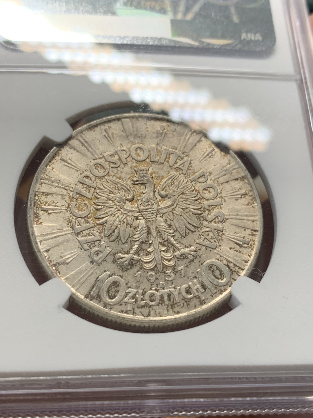 《竞宝斋》第93场-本周日，周一2场连拍（全场不限金额包邮） NGC AU58 波兰第二共和国1937年10兹罗提大银币 背面状态极好，可惜正面有磨损，给了58，该品种通货常见，好品少见